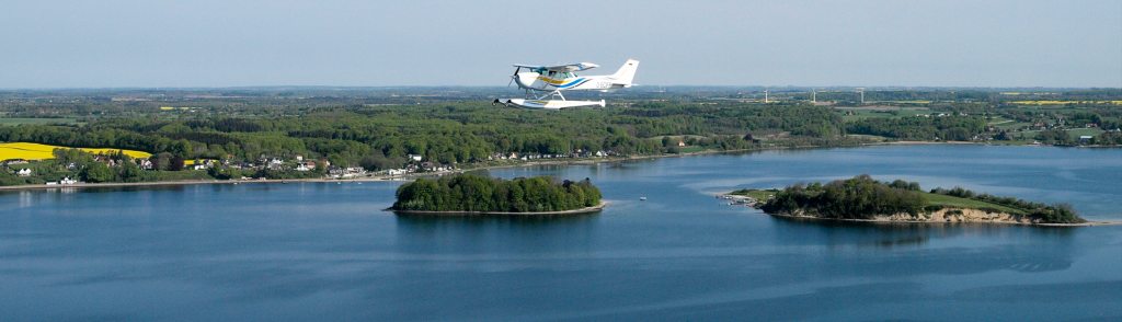 Wasserflugzeug beim Rundflug über der Flensburger Förde.