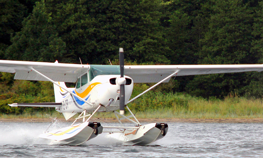 Wasserflugzeug beim Schnupperflug