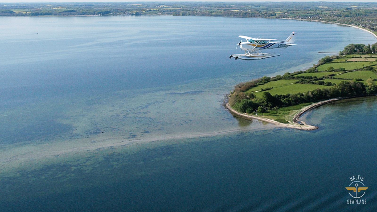 Wasserflugzeug beim Rundflug über die Flensburger Förde