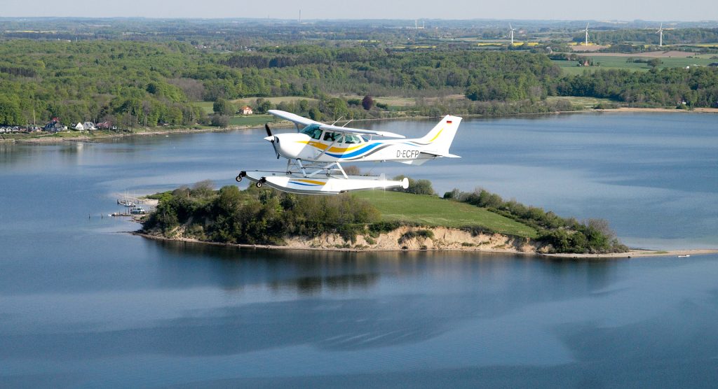 Das Wasserflugzeug beim Rundflug über den Ochseninseln