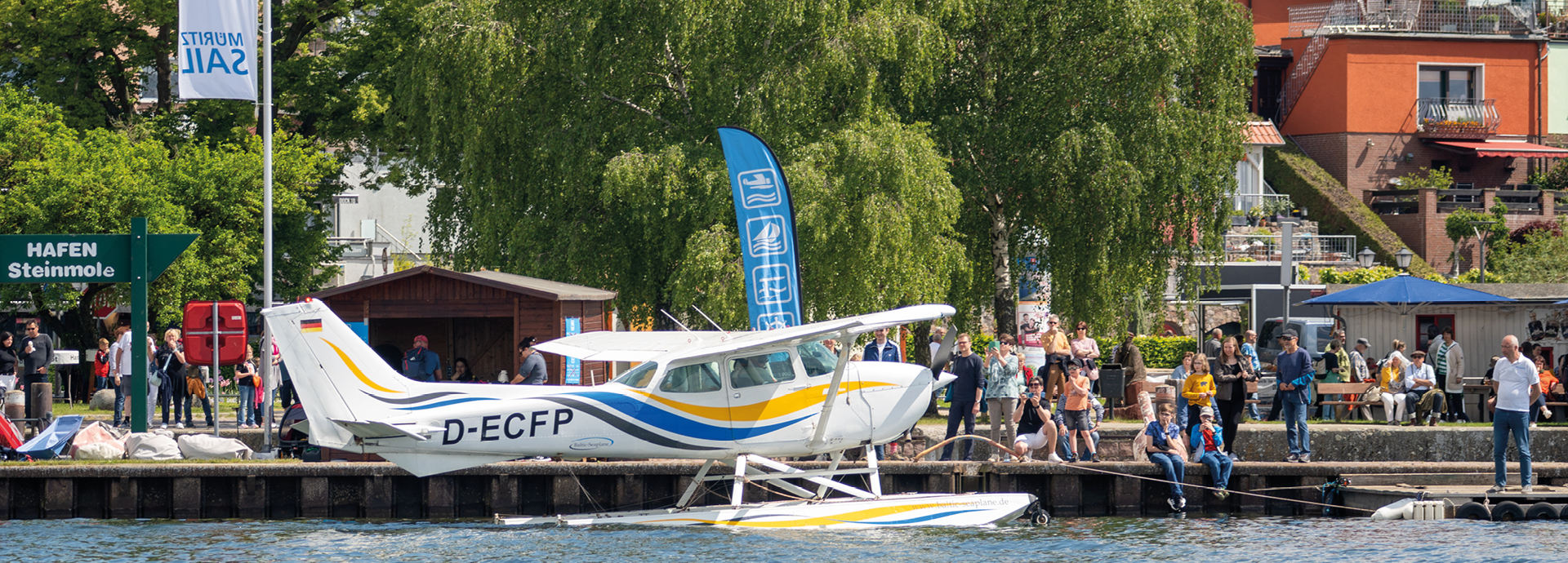 Wasserflugzeug am Anleger in Waren bei der Müritz Sail